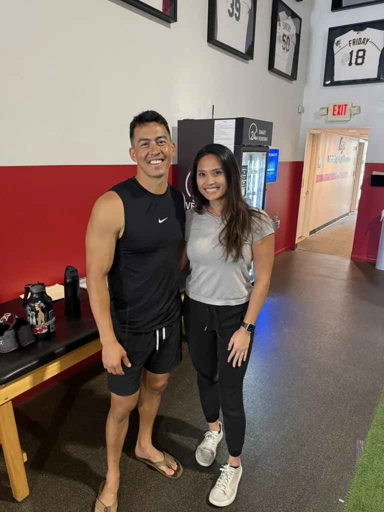 Ka'imi Fairbairn smiling with a Unify PT clinician